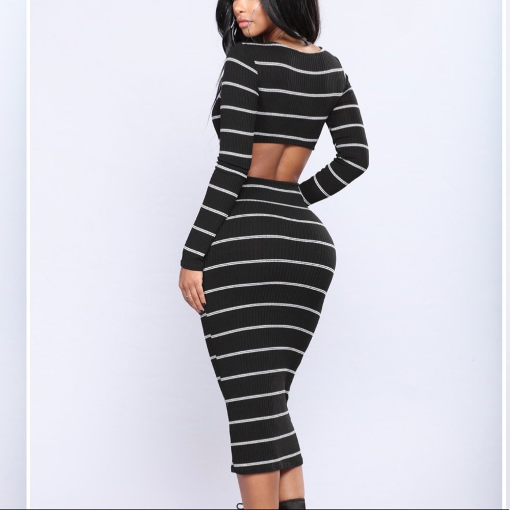 Fashion nova dress. Worn once and in great condition. Very stretchy, Size S.
